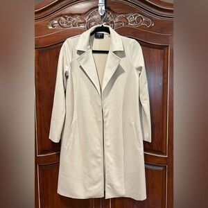 Tahari stylish long blazer with slit pockets in a beautiful soft fabric